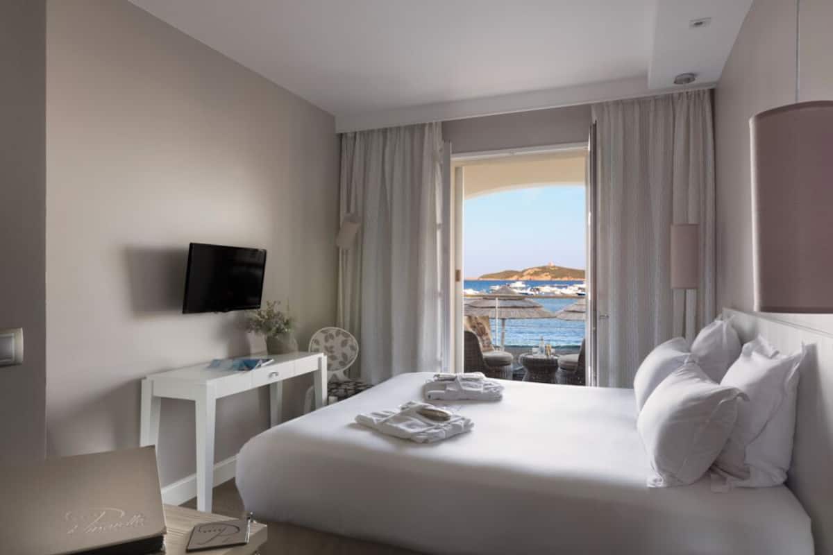 Standard Double Room, Balcony, Sea View | Premium bedding, pillowtop beds, minibar, in-room safe