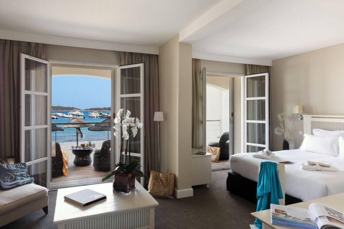 Junior Suite, Sea View | Premium bedding, pillowtop beds, minibar, in-room safe