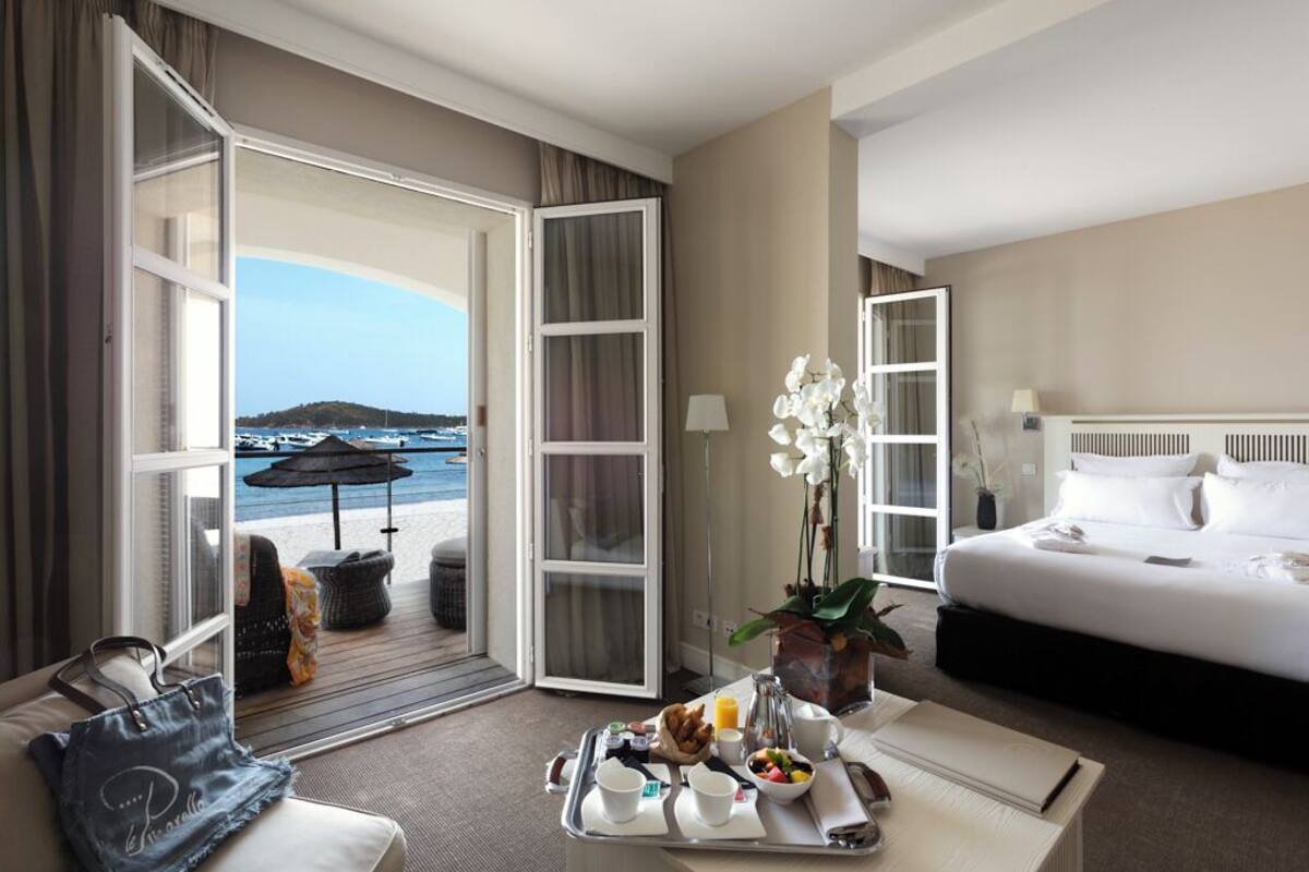 Junior Suite, Sea View | Premium bedding, pillowtop beds, minibar, in-room safe