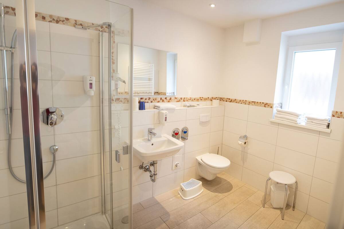 Superior Suite, Private Bathroom | Bathroom
