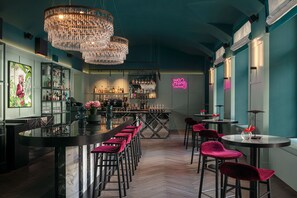 Cocktail bar