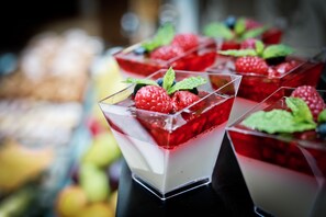 Free daily buffet breakfast - Friday Hotel (Prague)