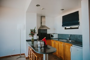 Fridge, microwave, coffee/tea maker - Casa da Capelinha (São Vicente)