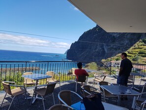 Portugiesische Küche, Blick auf den Pool 