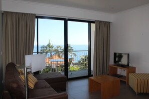 In-room safe, desk, iron/ironing board, free cots/infant beds - Casa da Capelinha (São Vicente)