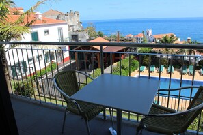 Zimmersafe, Schreibtisch, Bügeleisen/Bügelbrett, kostenlose Babybetten