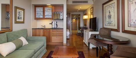 1 bedroom, minibar, in-room safe, desk