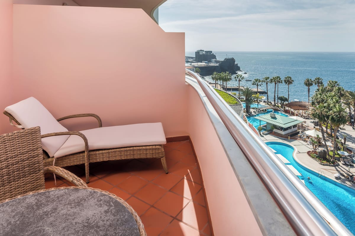 Junior Suite Ocean View | 1 bedroom, minibar, in-room safe, desk