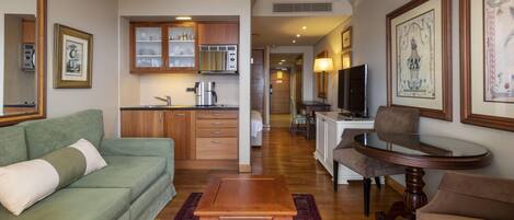 1 chambre, minibar, coffres-forts dans les chambres, bureau