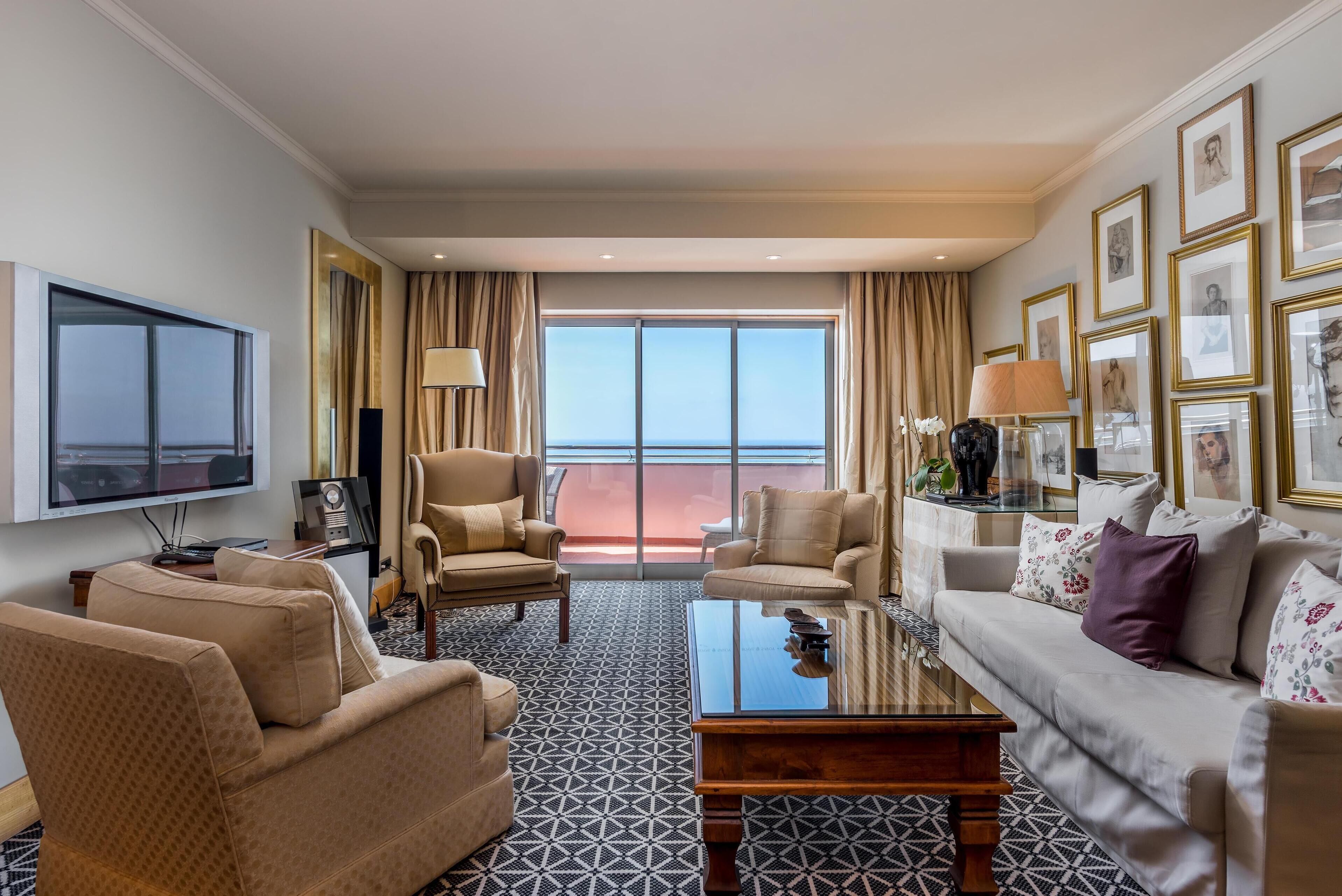 penthouse rooftop suite | 1 bedroom, minibar, in-room safe, desk