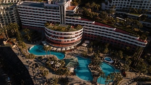 A hotel with multiple swimming pools, a central courtyard, and a rooftop garden. - Royal Savoy - Ocean Resort - Savoy Signature (Funchal)