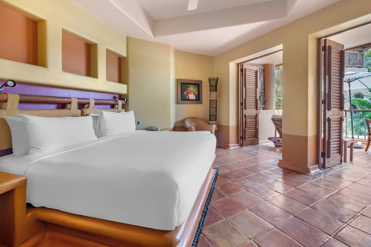 STUDIO KING WITH BALCONY | 2 bedrooms, in-room safe, individually decorated, bed sheets