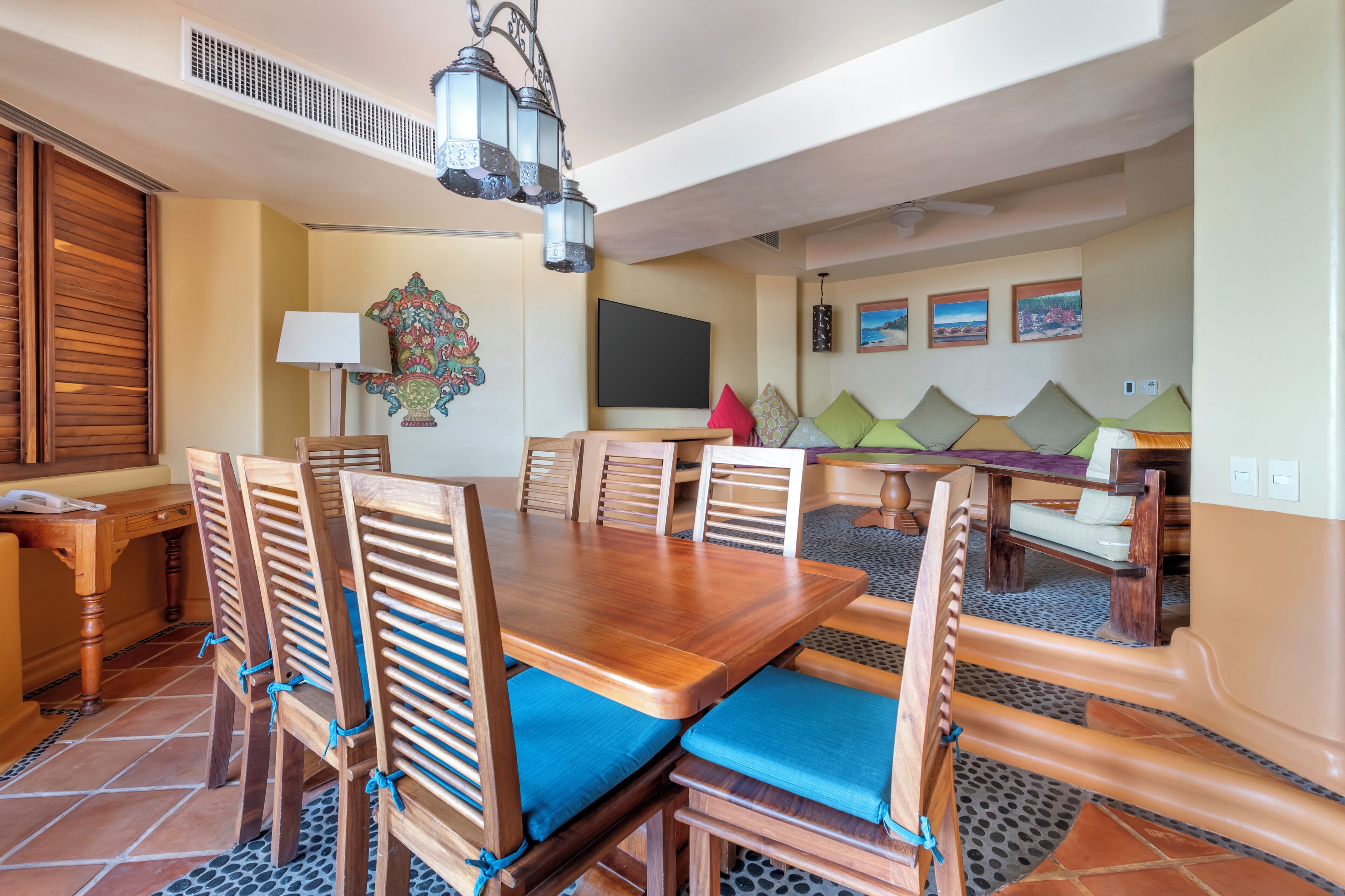 3 bedroom ocean view 2kg 2twn ste plunge pool | living area | 32-inch tv with satellite channels