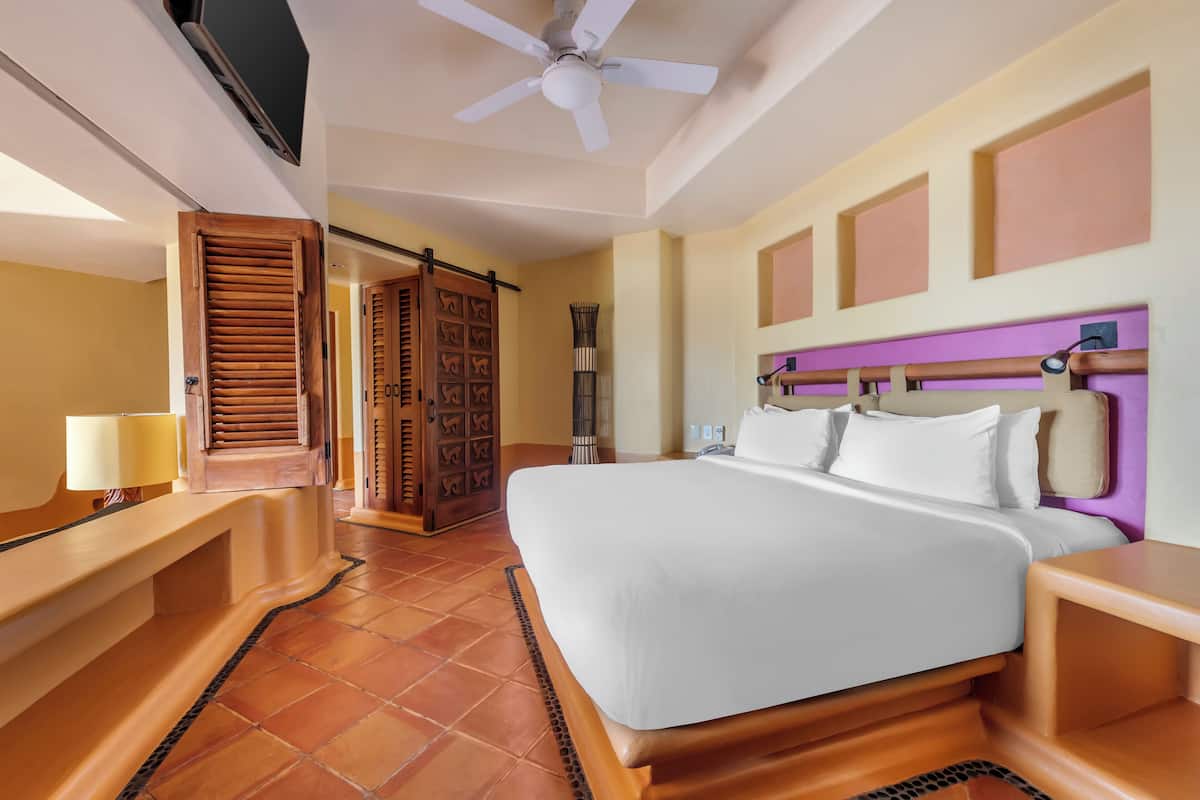 1 BEDROOM OCEAN VIEW KING WITH PLUNGE POOL | 2 bedrooms, in-room safe, individually decorated, bed sheets