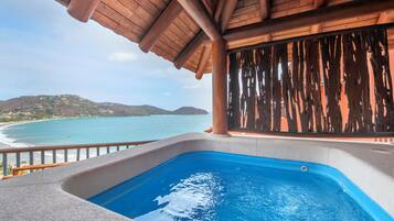 STUDIO OCEAN VIEW KING WITH PLUNGE POOL | Balcón