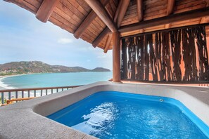 STUDIO OCEAN VIEW KING WITH PLUNGE POOL | Balcony