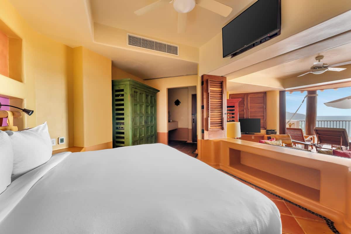 2 bedrooms, in-room safe, individually decorated, bed sheets