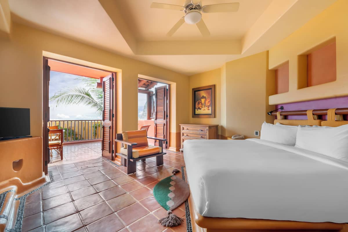3 BEDROOM OCEAN VIEW 2KG 2TWN STE PLUNGE POOL | 2 bedrooms, in-room safe, individually decorated, bed sheets