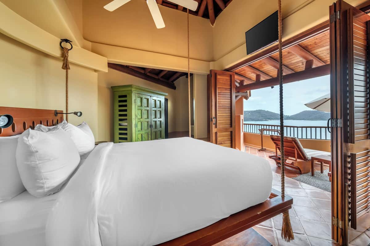 3 BEDROOM 2 KING 2 BUNK BEDS BILEVEL SUITE | 2 bedrooms, in-room safe, individually decorated, bed sheets