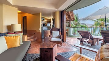 1 BEDROOM 2 BATH KING SUITE WITH PLUNGE POOL | Living area | 32-inch TV with satellite channels