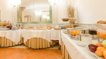 Daily buffet breakfast (EUR 10.00 per person)