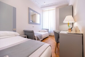 Down duvets, minibar, in-room safe, desk - Hosianum Palace (Rome)