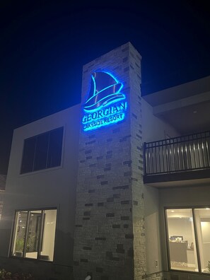 Exterior - The Georgian Lakeside Resort (Lake George)