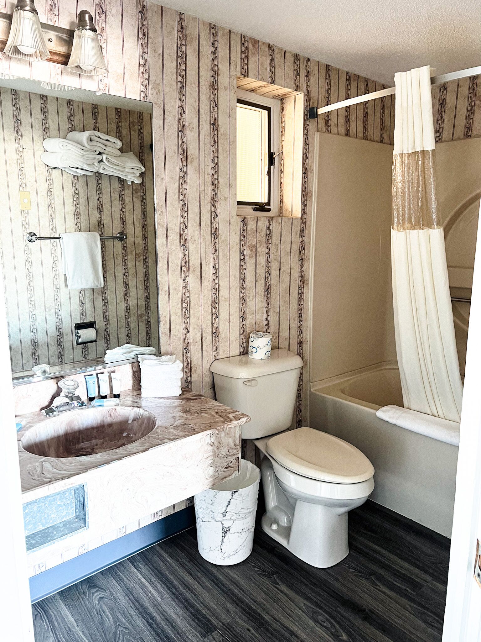 poolside room 2 queen beds | bathroom | combined shower/bathtub, free toiletries, hair dryer, towels