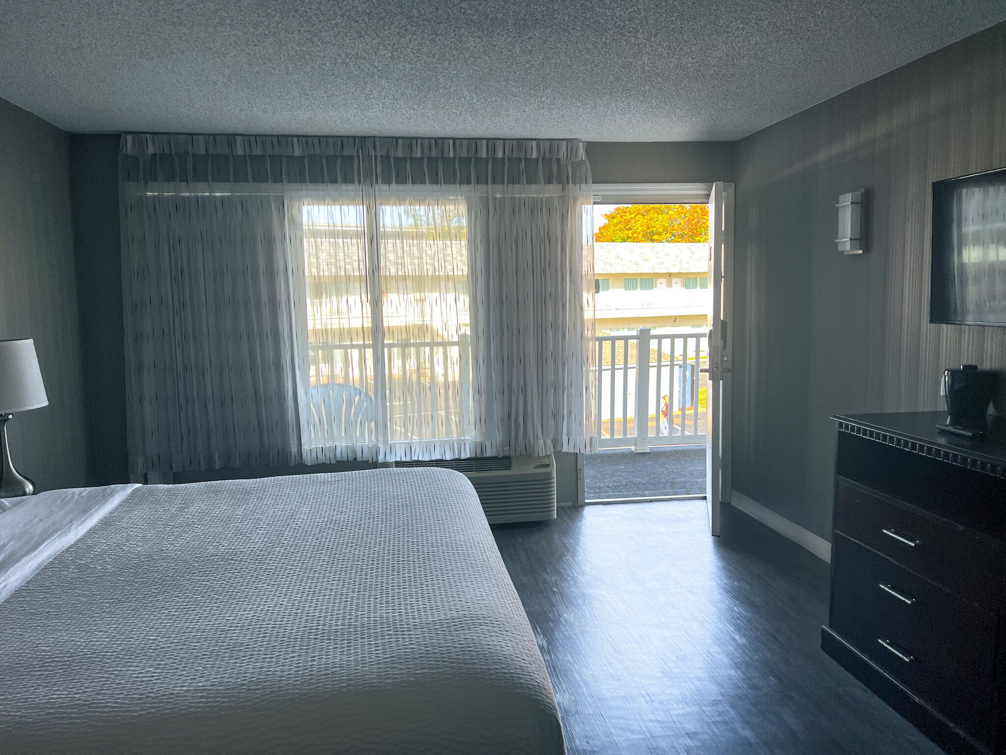 courtyard room 1 king bed | pillow-top beds, blackout curtains, soundproofing, iron/ironing board