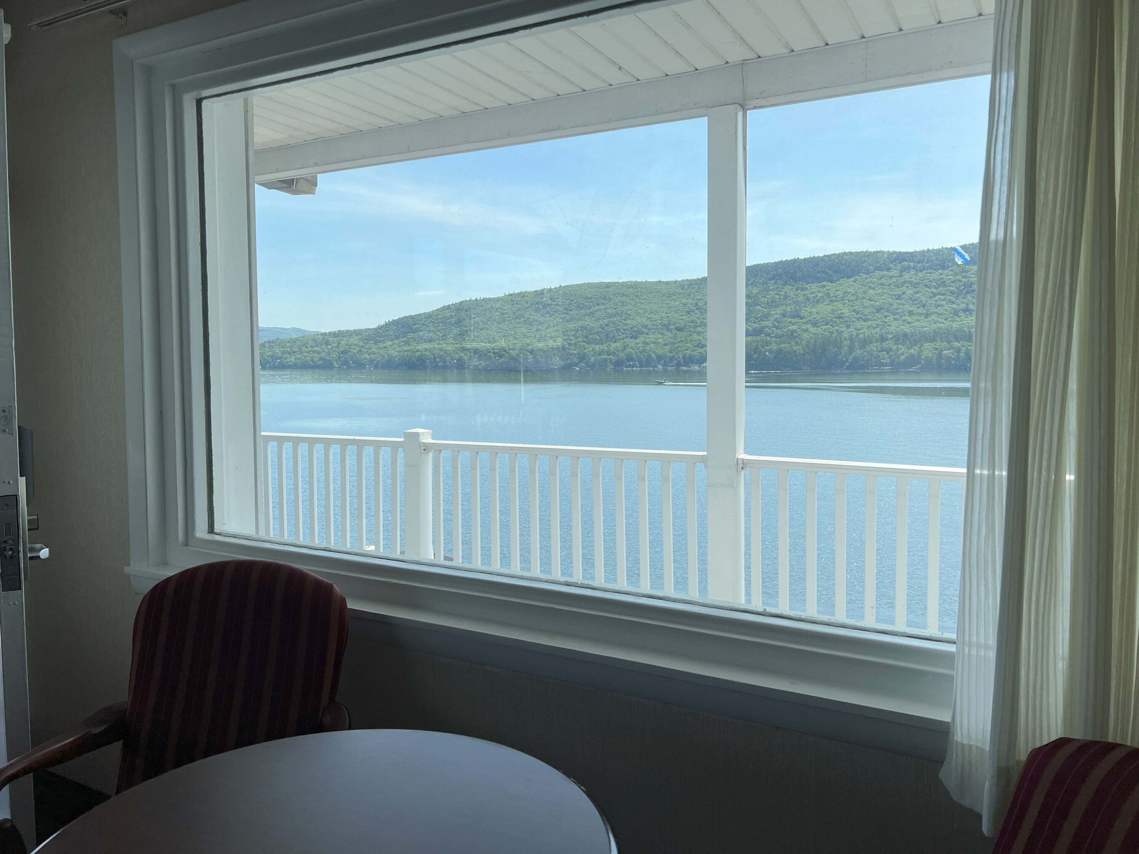 poolside room 1 king bed | living area | 37-inch flat-screen tv with cable channels, tv