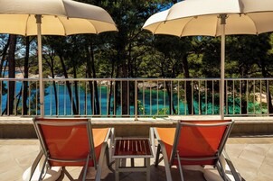 Indoor pool, seasonal outdoor pool, sun loungers