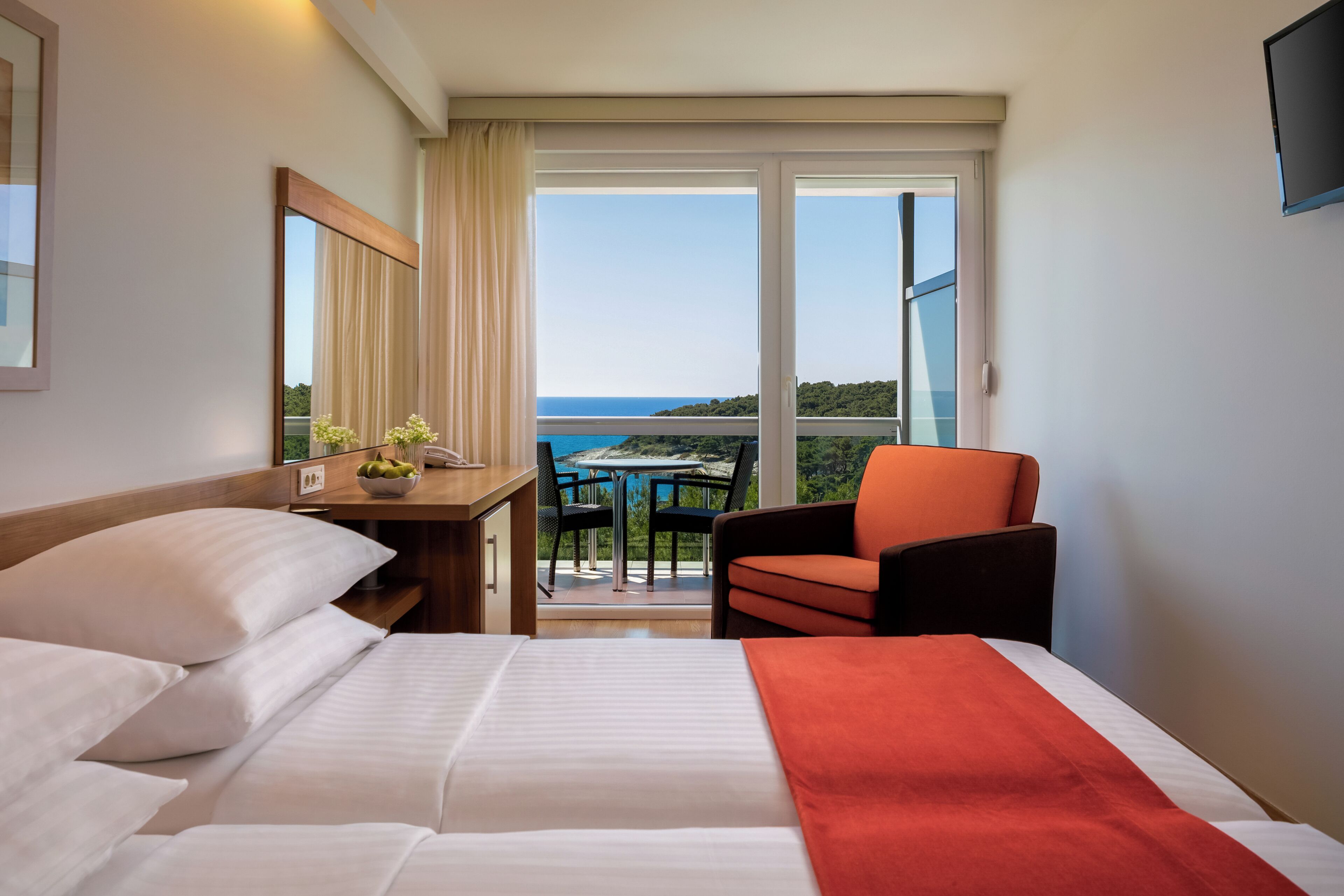standard twin room, balcony, sea facing (plus) | in-room safe, desk, cots/infant beds, free wifi