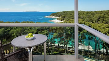 Standard Room, Balcony, Sea Facing | In-room safe, desk, cots/infant beds, free WiFi