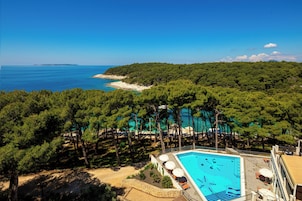 Indoor pool, seasonal outdoor pool, sun loungers