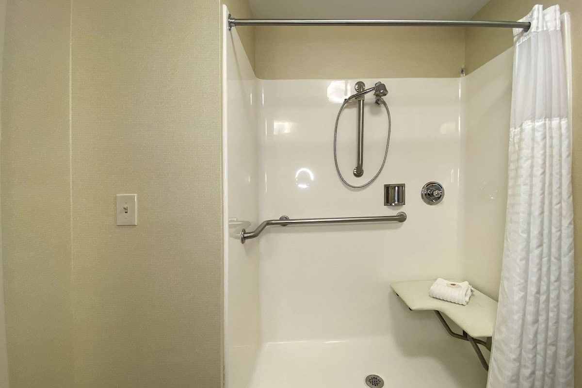 down duvets, individually decorated, individually furnished, desk