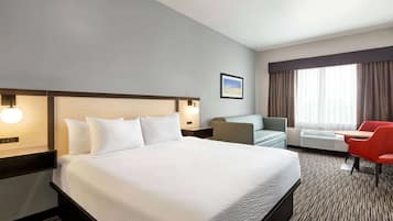 Suite, Mehrere Betten, Nichtraucher | Zimmersafe, Schreibtisch, laptopgeeigneter Arbeitsplatz