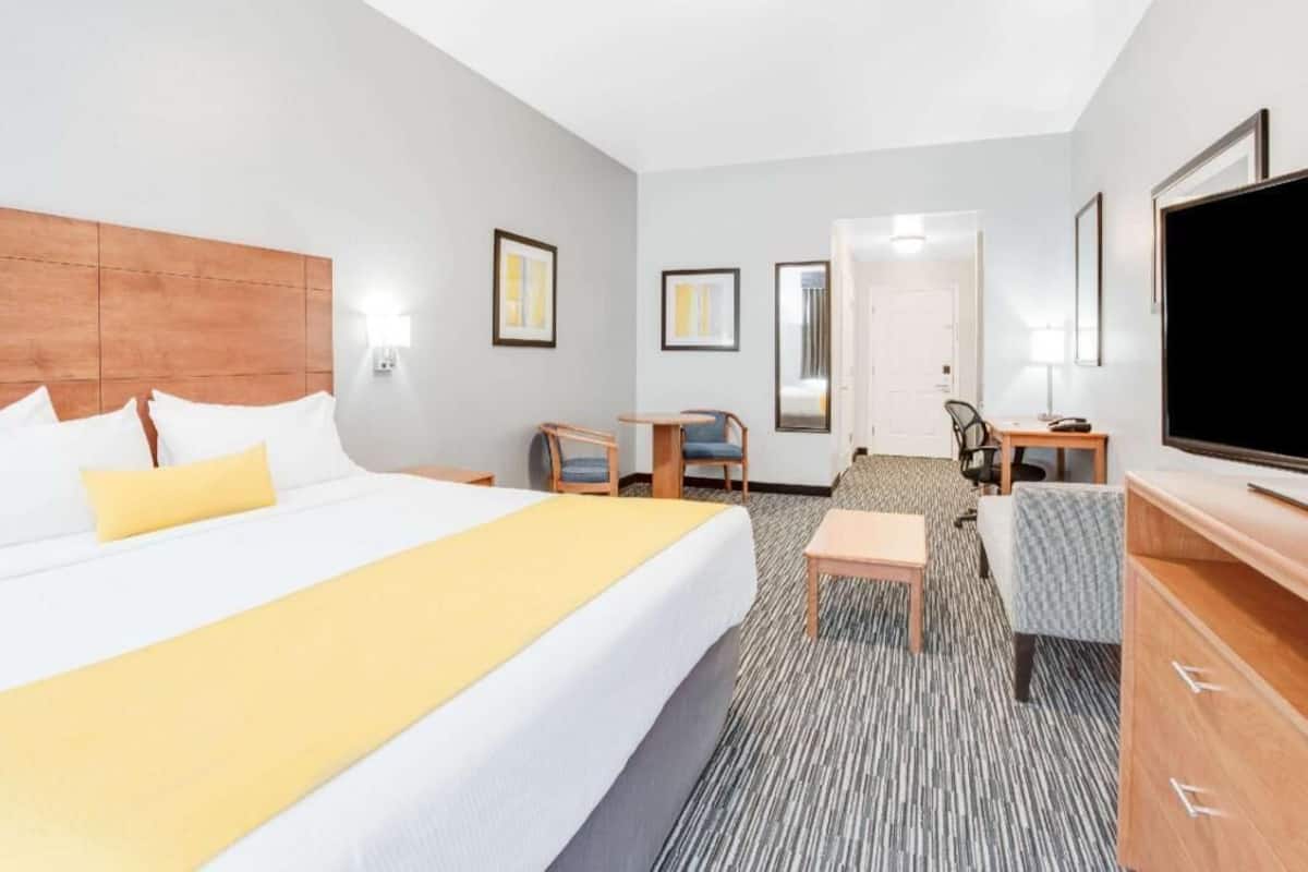 In-room safe, desk, laptop workspace, blackout drapes
