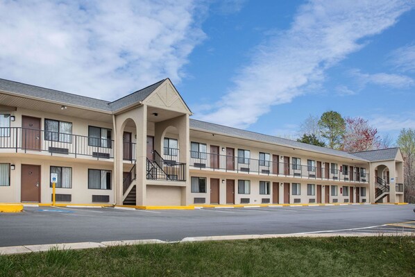 Exterior - Super 8 by Wyndham Burlington NC (Burlington)
