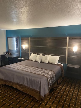 Deluxe Room | Individually furnished, desk, laptop workspace, blackout drapes