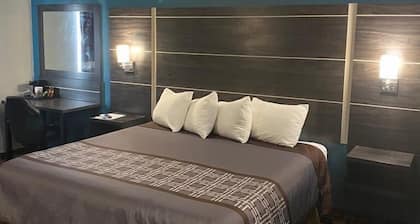 Faribault Hometown Inn & Suites