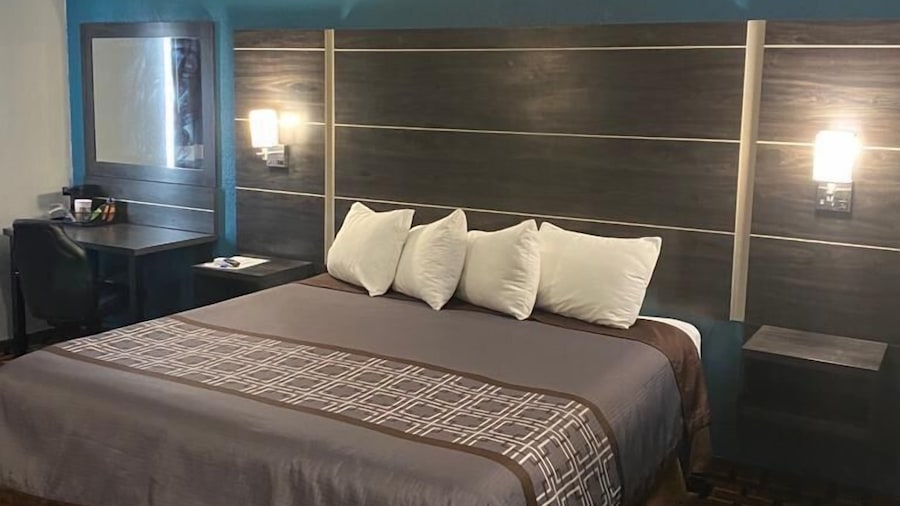 Faribault Hometown Inn & Suites