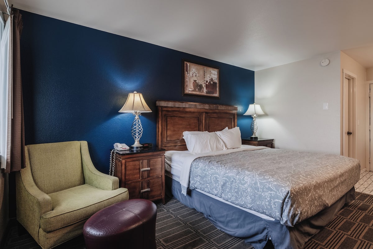 Desk, free WiFi, bed sheets, alarm clocks