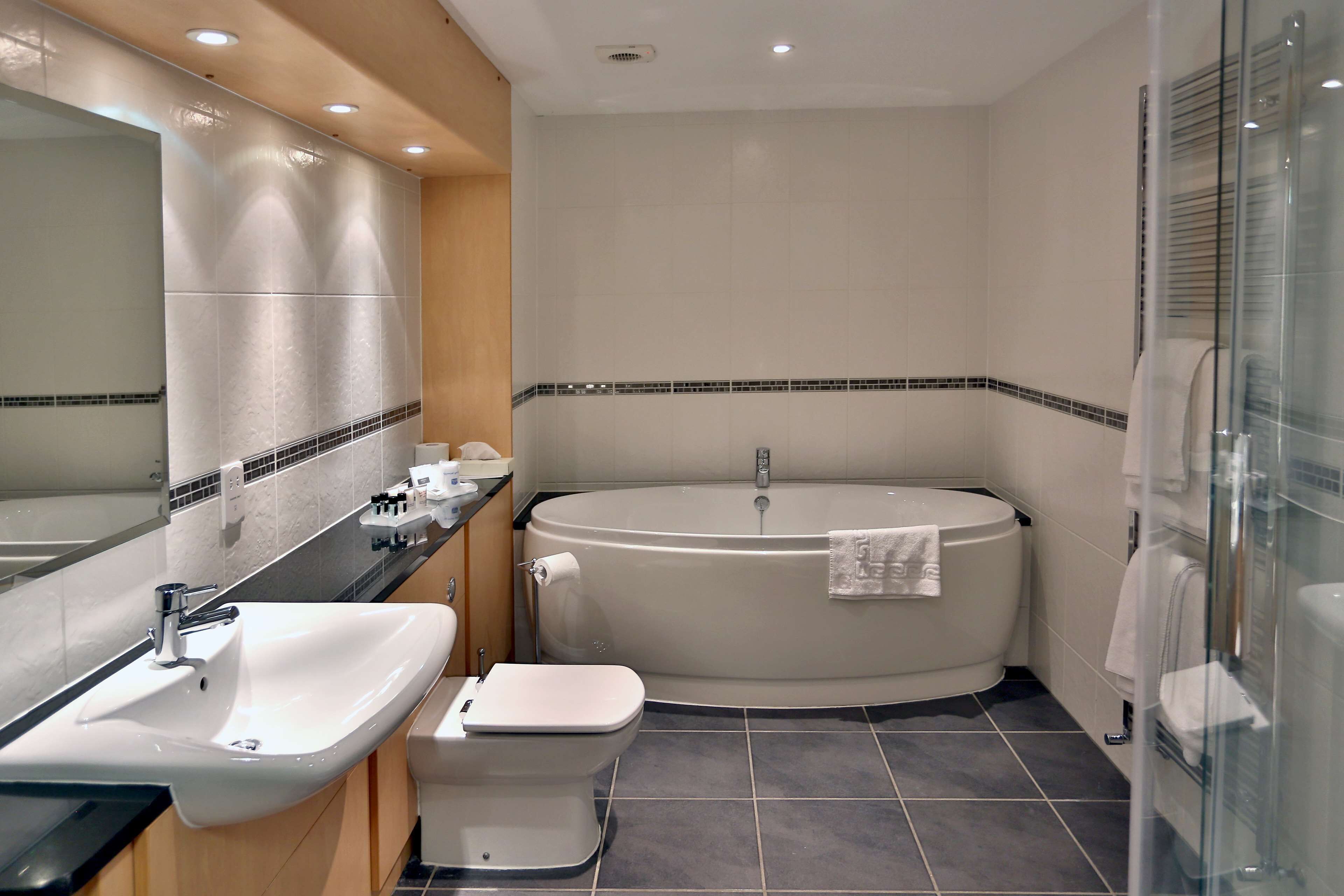 suite, 1 king bed, non smoking | bathroom | shower, hair dryer, towels