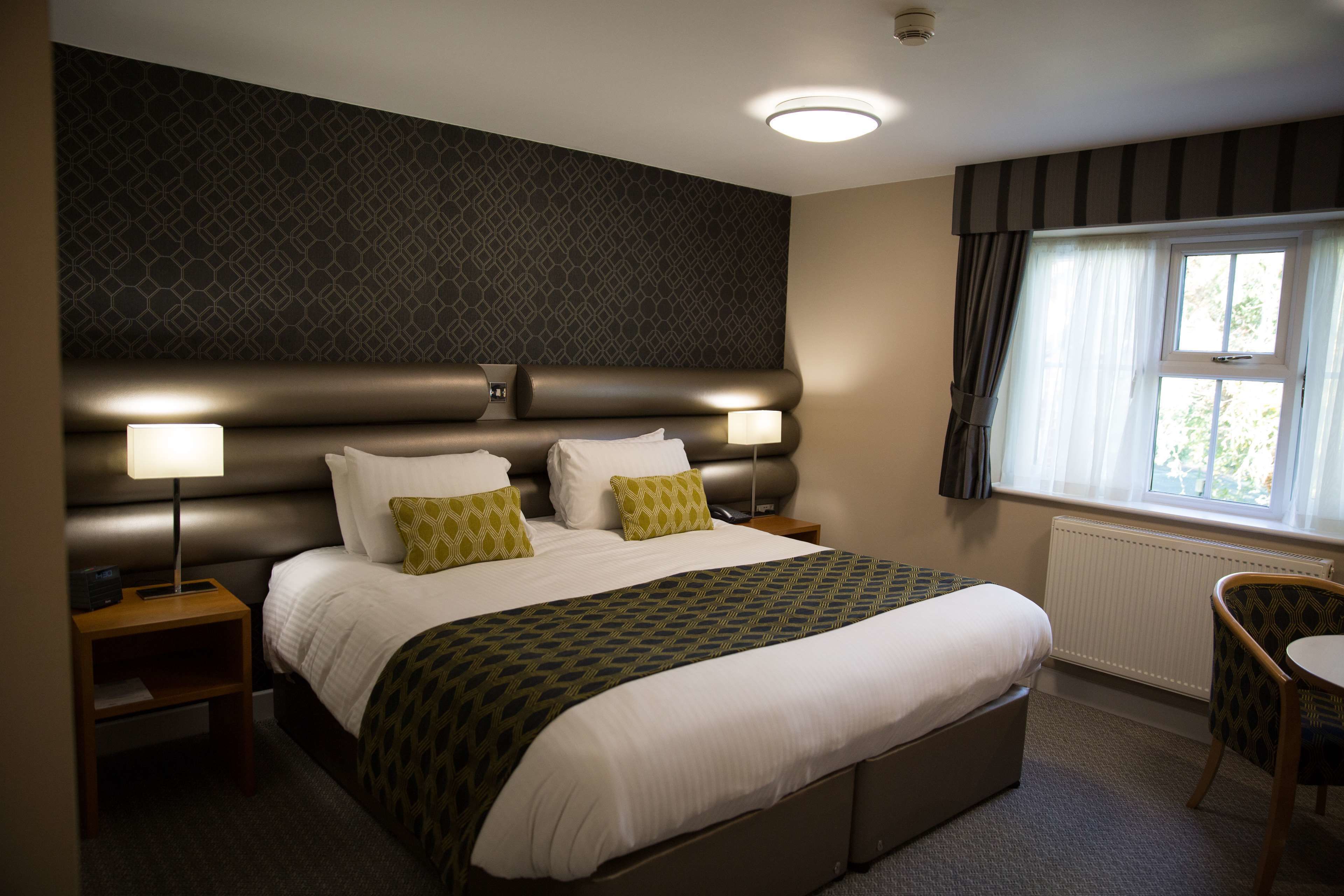 Superior Room, 1 Double Bed, Non Smoking | Hypo-allergenic bedding, in-room safe, desk, iron/ironing board