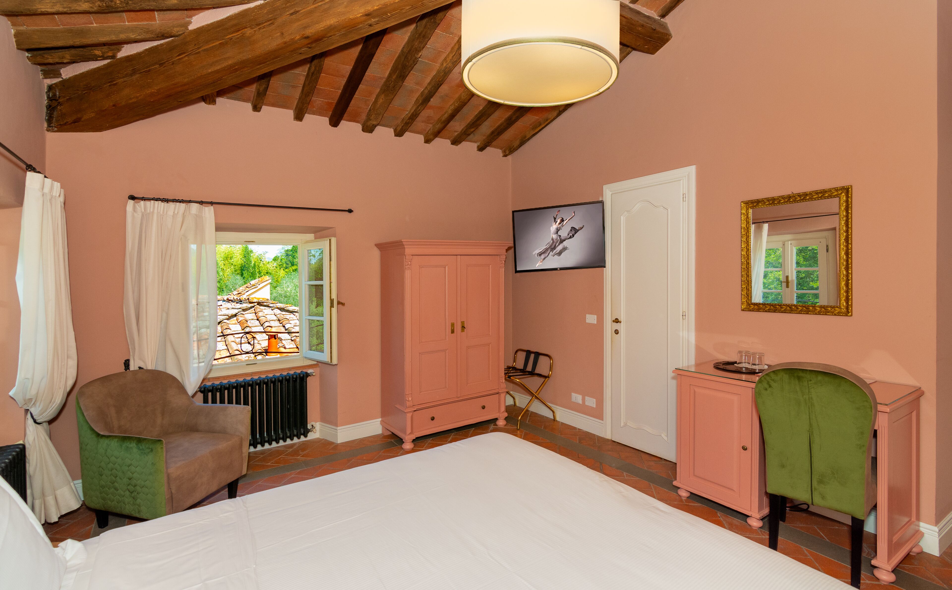 Doppia Classic, vista giardino | Copriletto in piuma, minibar, cassaforte in camera, una scrivania