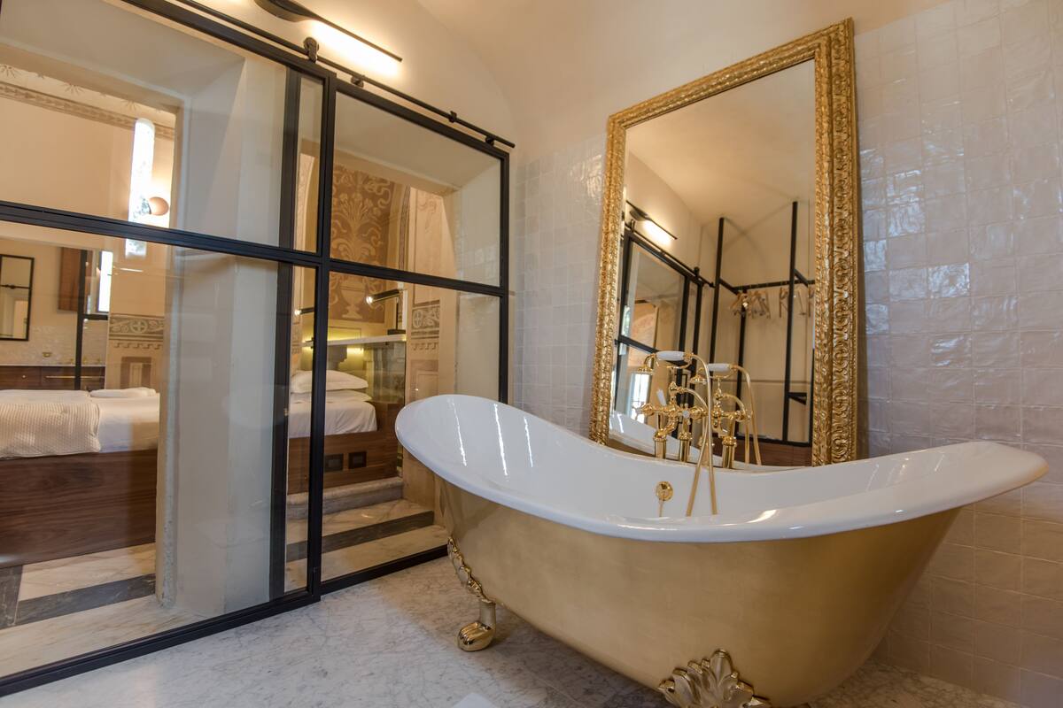 deluxe suite, 1 king bed | bathroom | shower, rainfall showerhead, free toiletries, hair dryer