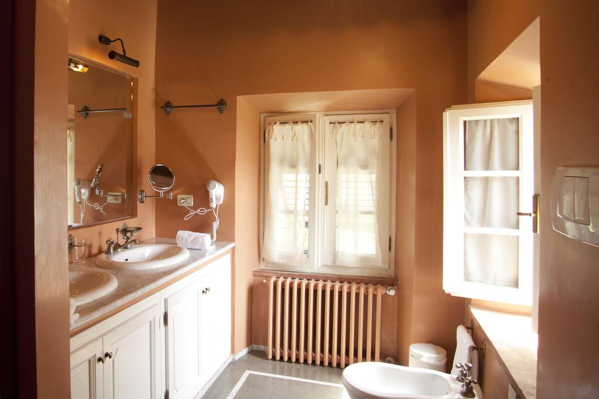 double room deluxe | bathroom | shower, rainfall showerhead, free toiletries, hair dryer