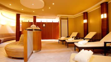 Un sauna, baño turco, tratamientos corporales, hidroterapia