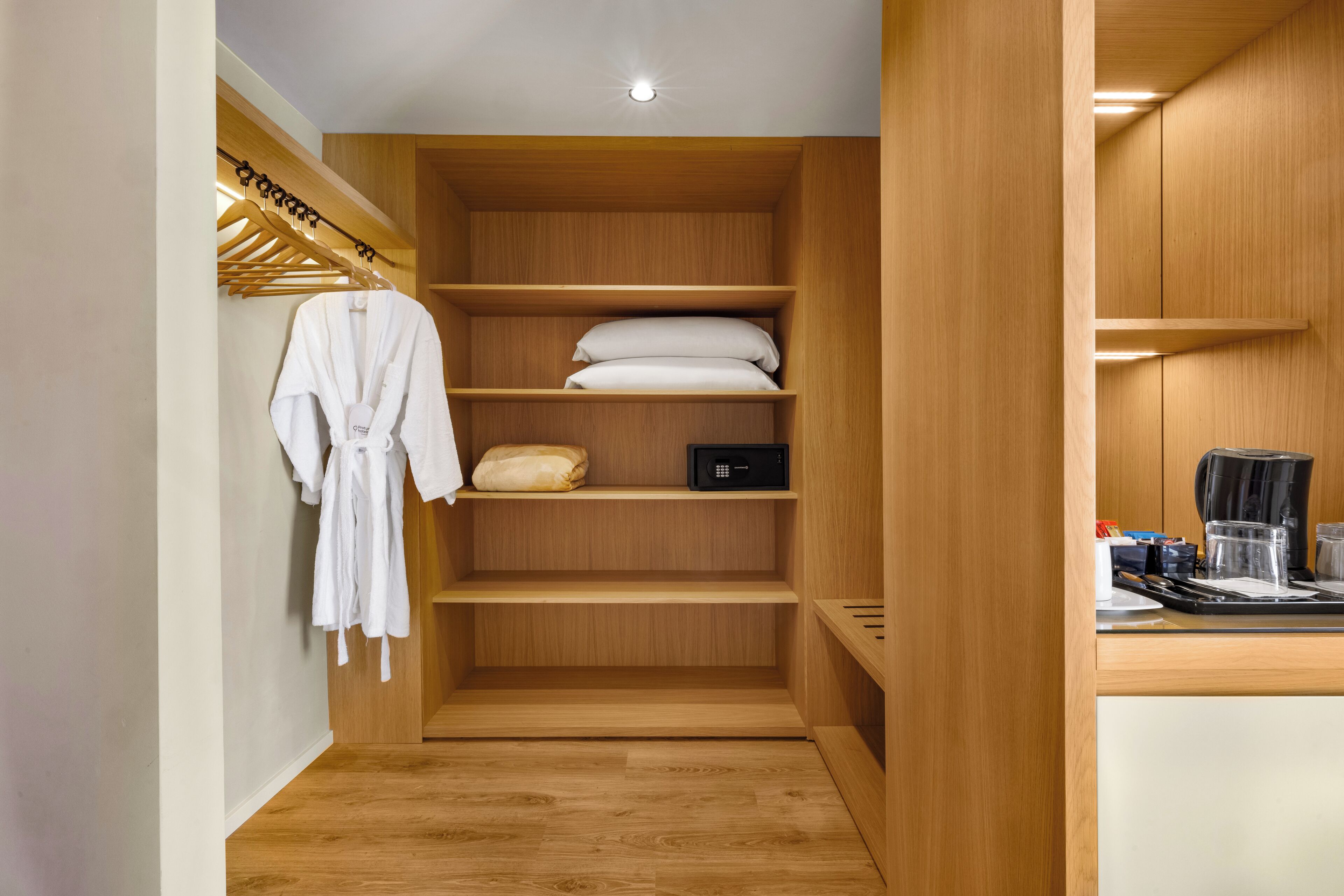 suite, 1 bedroom, balcony | hypo-allergenic bedding, down duvets, minibar, in-room safe