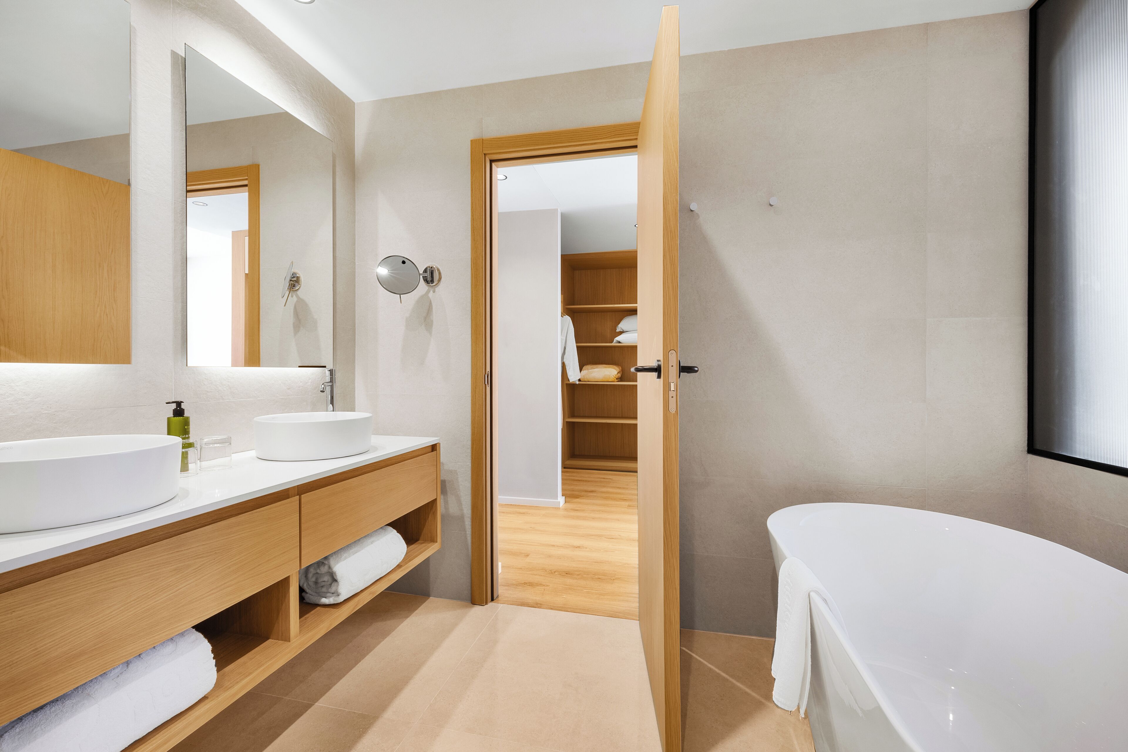 suite, 1 bedroom, balcony | bathroom | shower, designer toiletries, hair dryer, bathrobes